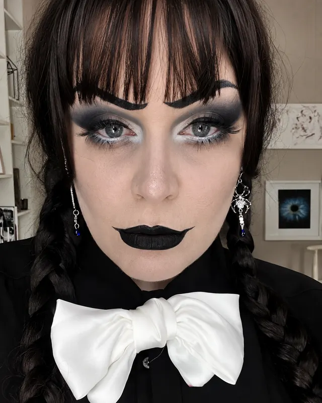 Wednesday Addams smink fehér masnival